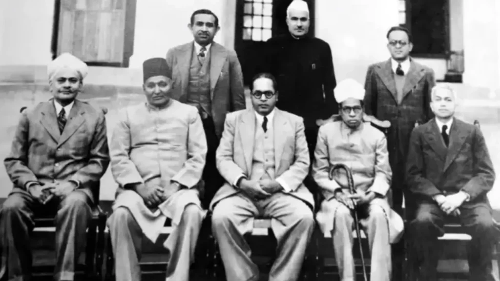 भारत का संविधान कितने पेज का है? – एक विस्तृत विश्लेषण 2 संविधान निर्माण, प्रारूप समिति