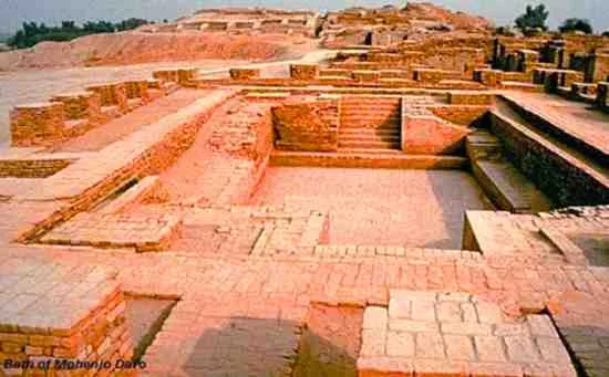 मोहनजोदड़ो का सबसे प्रसिद्ध विशाल सार्वजनिक स्नानघर (महास्नानघर)